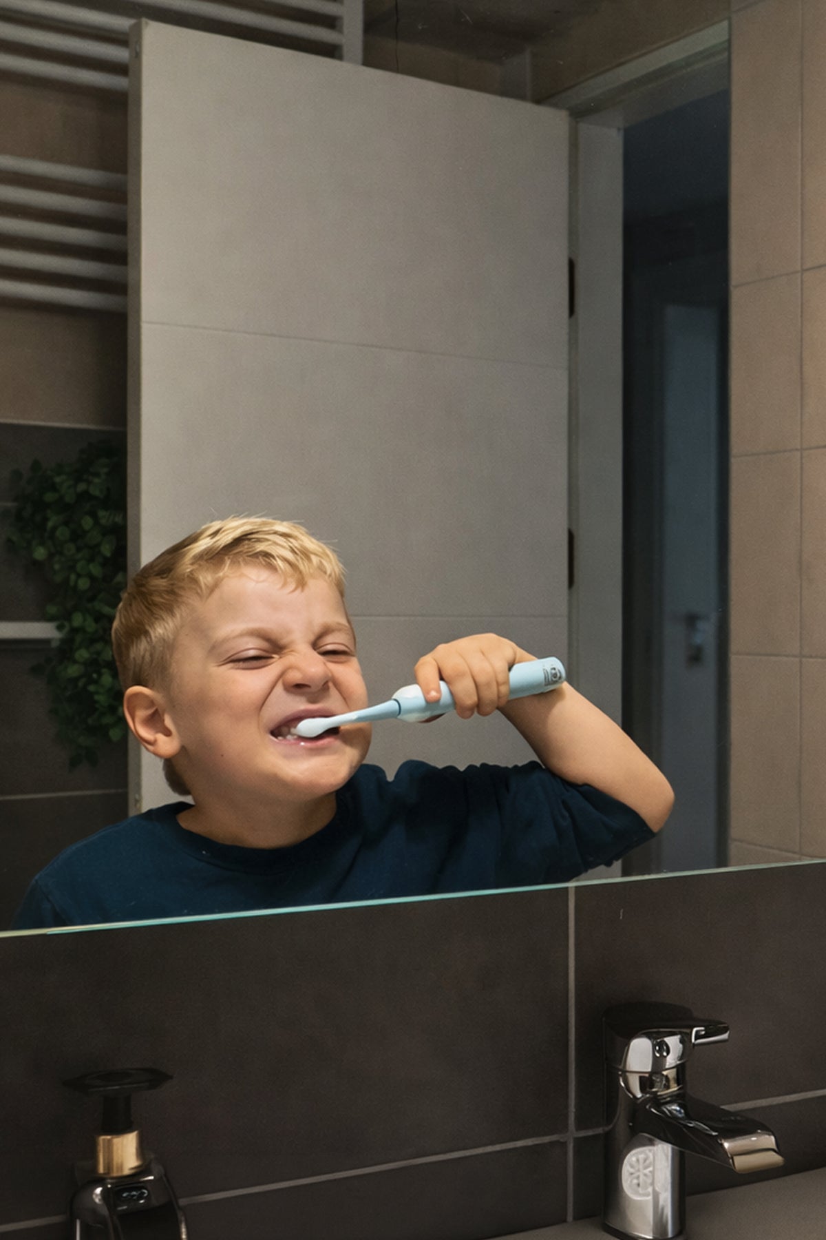 Mioji Oral B2 Kids Care Diş Fırçası Mavi