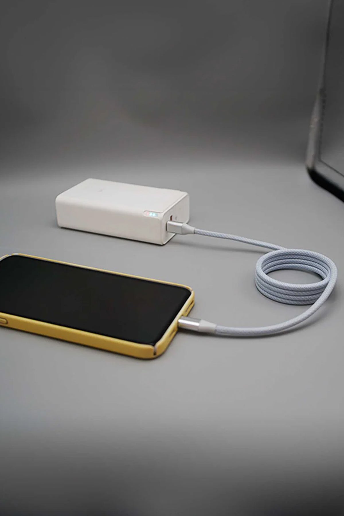 Mio SC1000 Hızlı Şarj ve Data Kablosu Beyaz